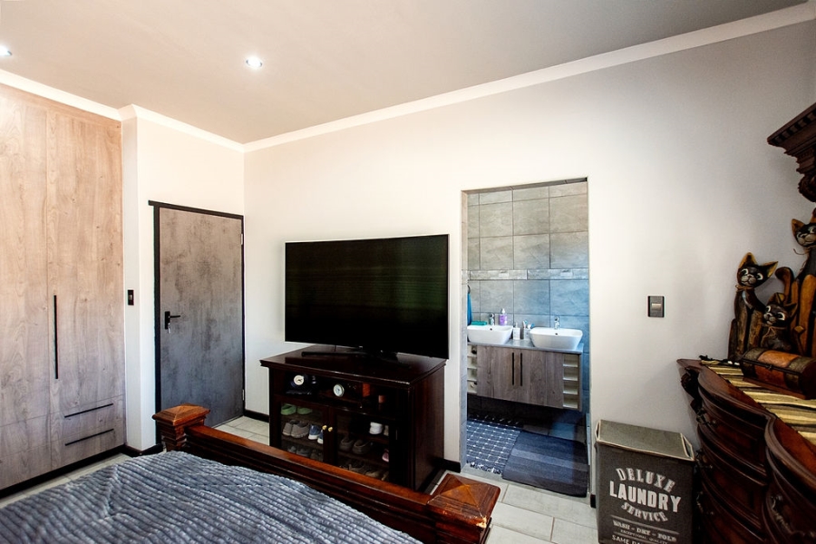 To Let 3 Bedroom Property for Rent in Myburgh Park Western Cape